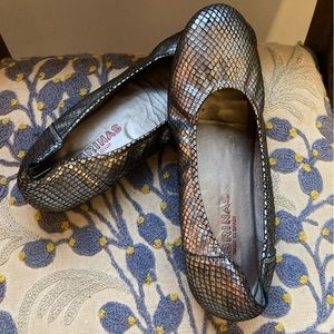 Sabrinas Shoes Silver Ballet Flats